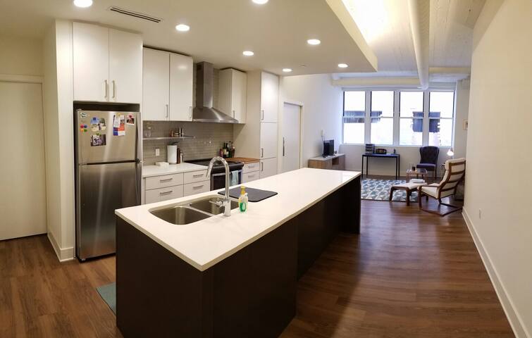 Upscale Downtown Living in the Heart of Cle!