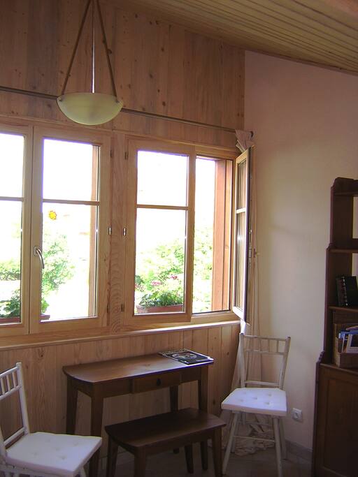 Coin bureau lumineux
donnant sur le jardin