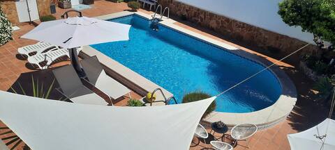 Villa with large private pool, 15 minutes from Valencia.