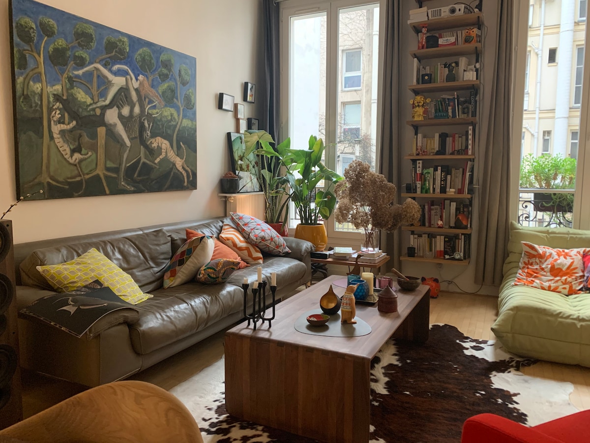 Popular Airbnb listing: Cosy modern flat next to Pompidou museum in Paris 4e Arrondissement
