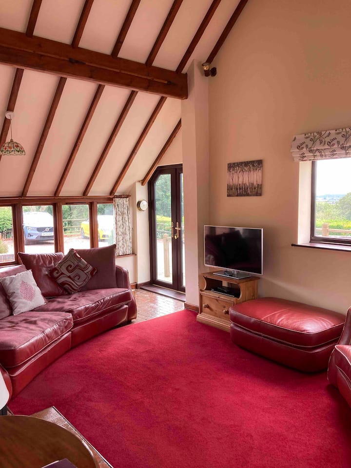 Barn Conversion, Fantastic Views, 2 Bedrooms. Sc - Worcestershire