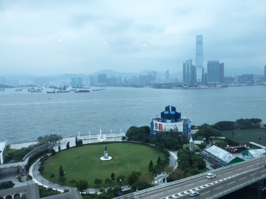 Stunning Sea View across Sun Yat Sen Park
