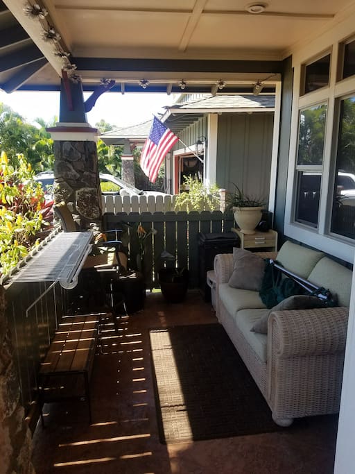 Secluded and shaded lanai (patio) to enjoy the Tropical trade winds