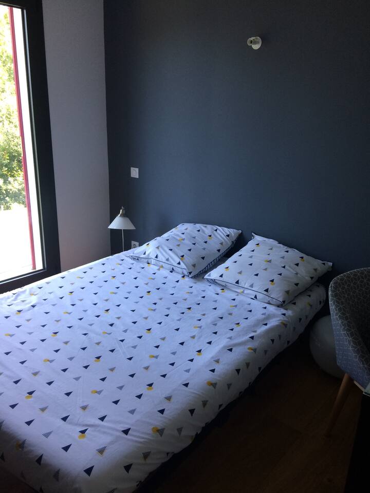 Spavaća soba br. 4 / Ured s pogledom na vrt