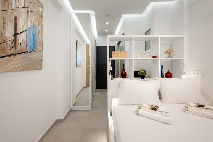 152 × 203 სმ ზომის საწოლი ანატომიური ლეიბით.