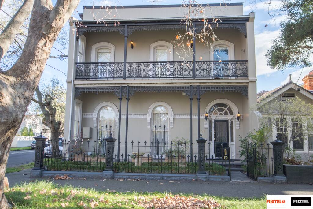 The gorgeuos house frontage with classical heritage features