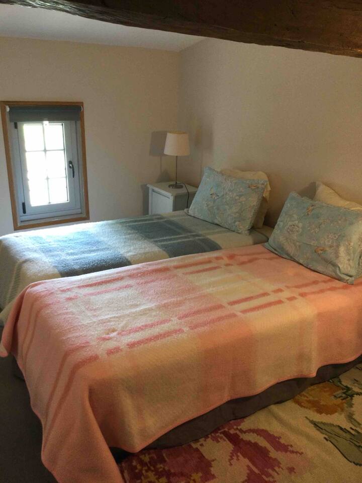 King bed or duo mattress. New June 2022.