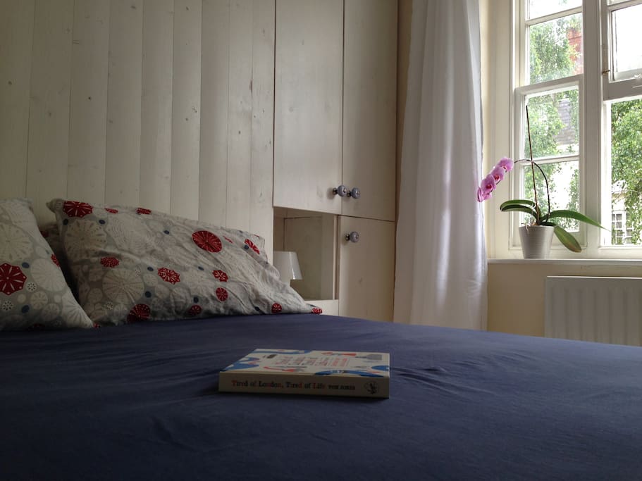 …with king size bed and a comfortable mattress,