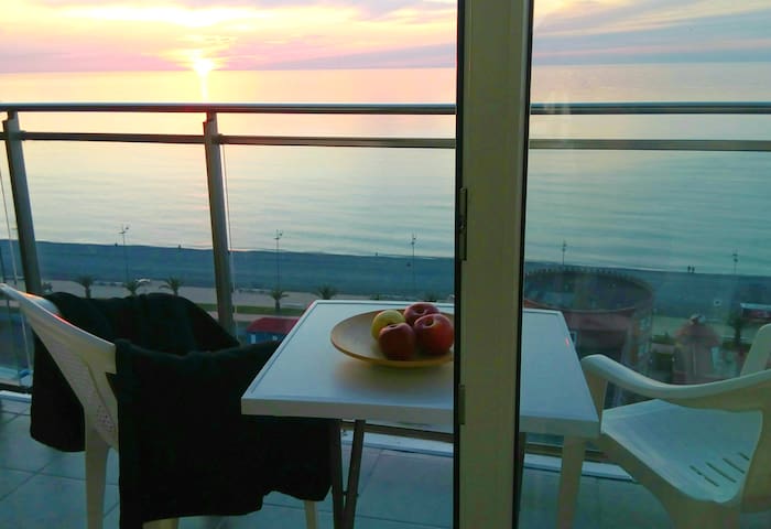 SEAVIEW & SUNSET: 2-room apartment!