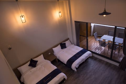 Zengin Cafe - Starry Balcony Triple Room (3 Double Beds)
