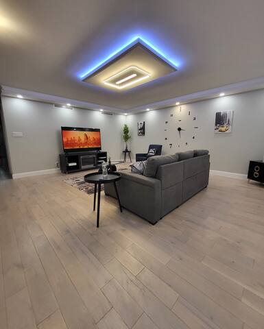 Trendy 5 bd House W/Parking Inquire 2 modify days gallery image 4