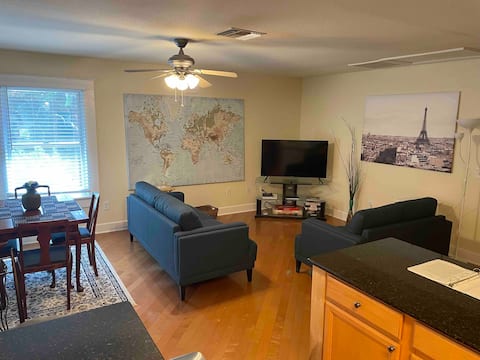 Popular Airbnb listing: Large Charming Hyde Park Cottage-Walk Everywhere! in Historic Hyde Park