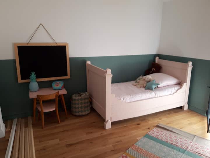 غرفة الأطفال 1 - 1 سرير بحجم طفل