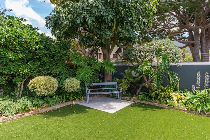 Stylish family home in leafy Claremont gallery image 4