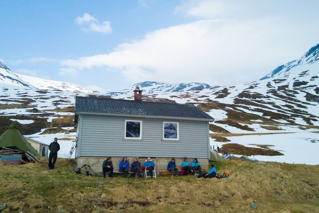 Breidalen in May. Photo: Jon Tøn @Hunnalvatn Media.