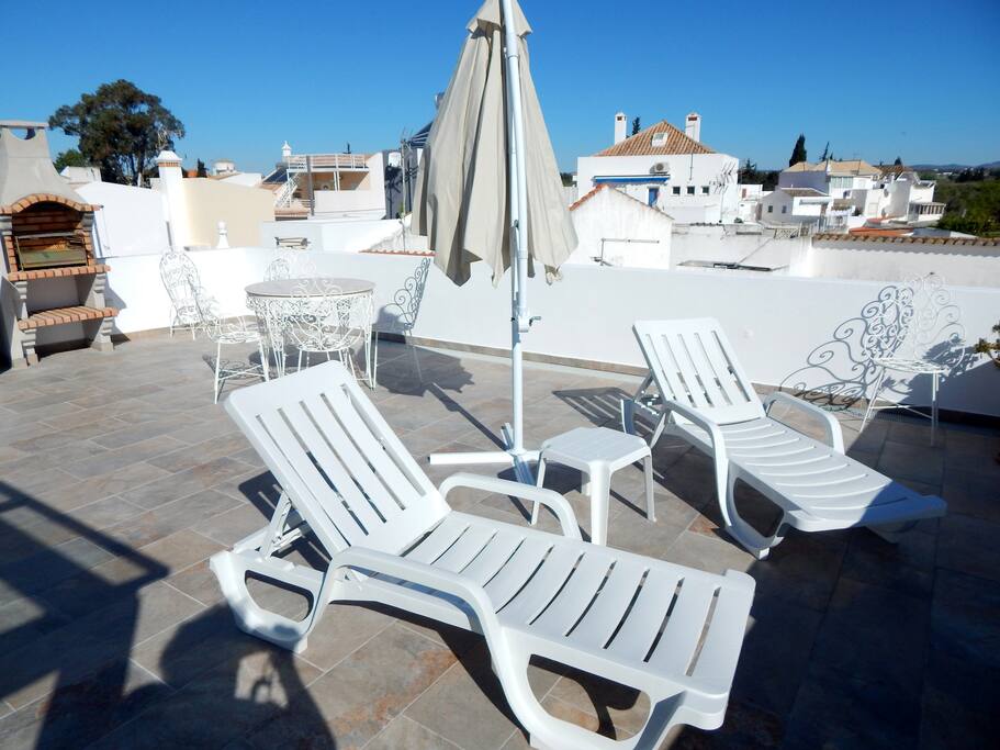 La nouvelle terrasse au sommet de l'Escale, avec vaste espace BBQ pour 8 personnes