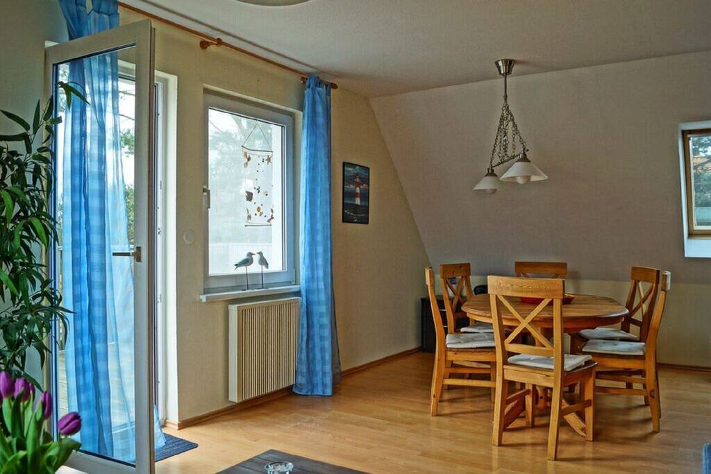 Essbereich; Zugang zum Balkon