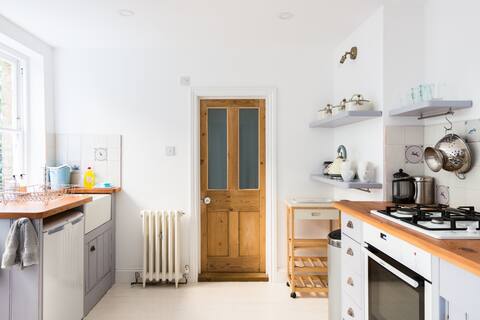 Successful Airbnb property: A Charming Apartment in Deal near Beach and Town in Dover