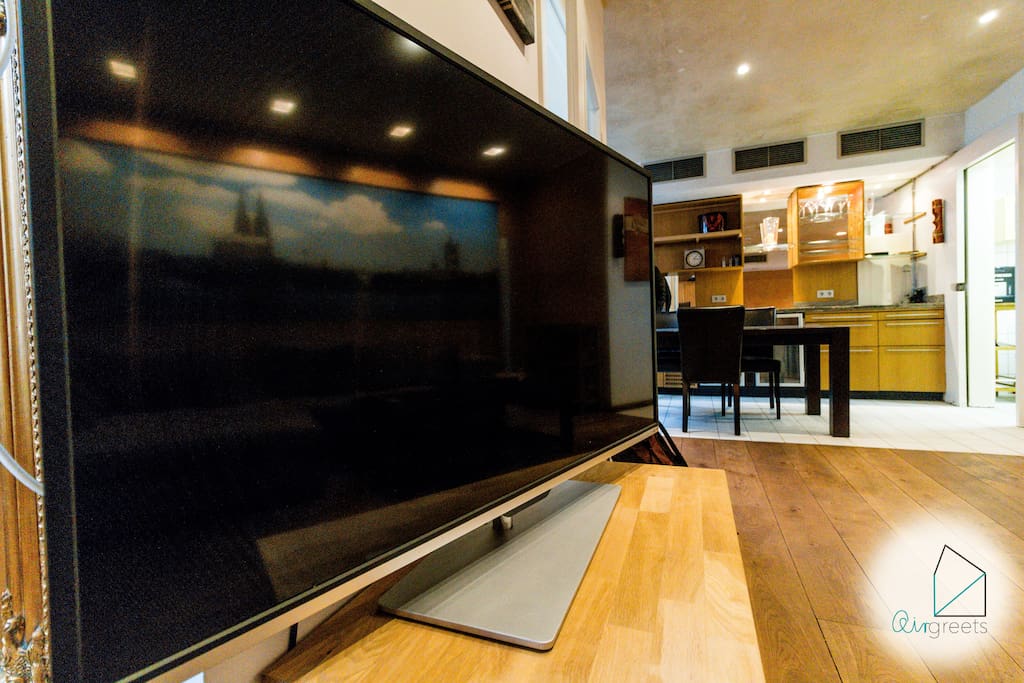 Relax by watching a good movie on the large & modern TV!