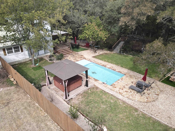 Farmhouse: Private Pool, Spa and Gym! -Waco 30 min