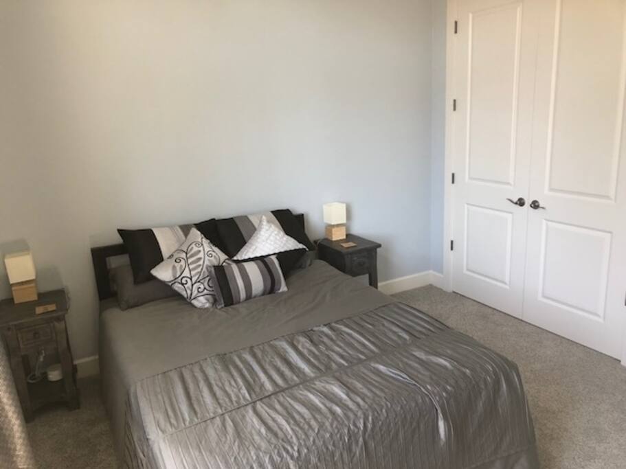 Bedroom - Queen Bed