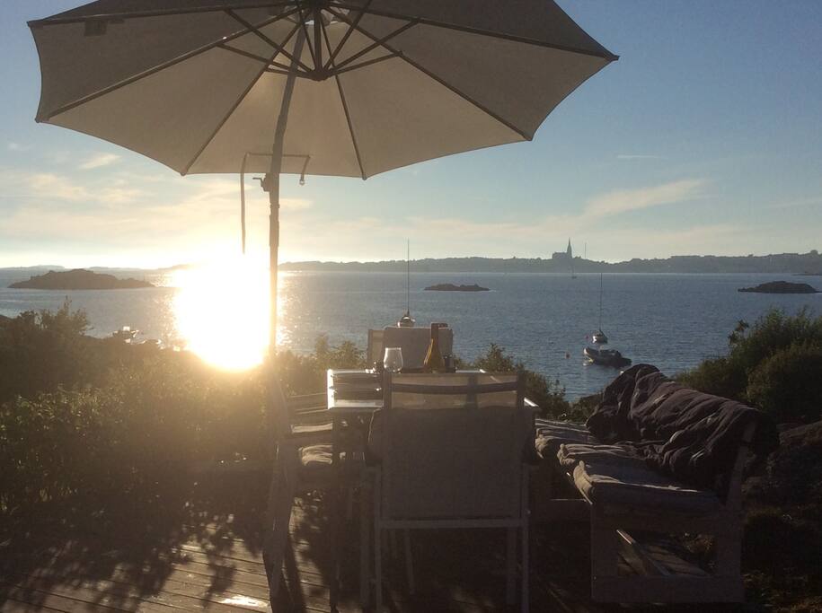 Dinnertime and the temperature is perfect