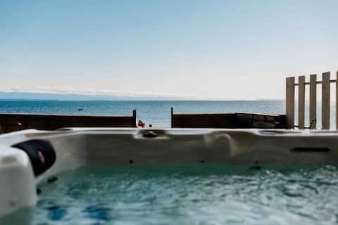 Stories Beach Ocean Front 2 Bdrm Suite W/Hot Tub