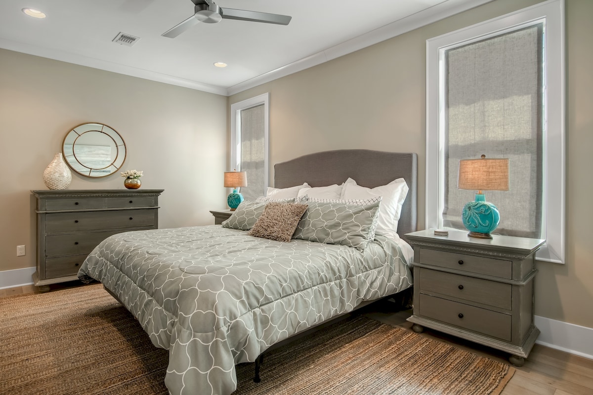 استمتع بقضاء ليلة هادئة في الجناح الملكي في الطابق الثالث. 