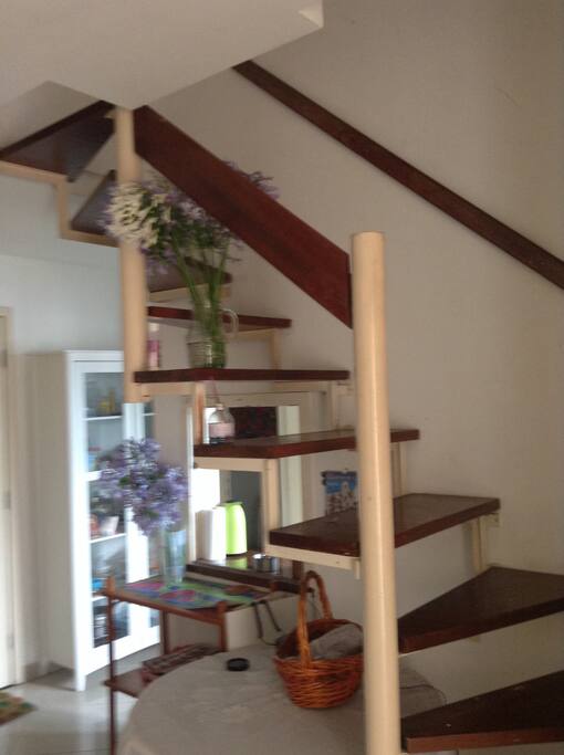 Duplex 2 quartos com suite e sala com banheiro de visitas e cozinha americana