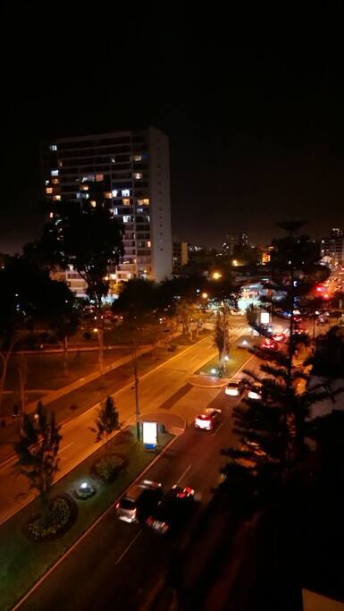 Vista panorámica nocturna ideal sin trafico que perjudique su descanso.