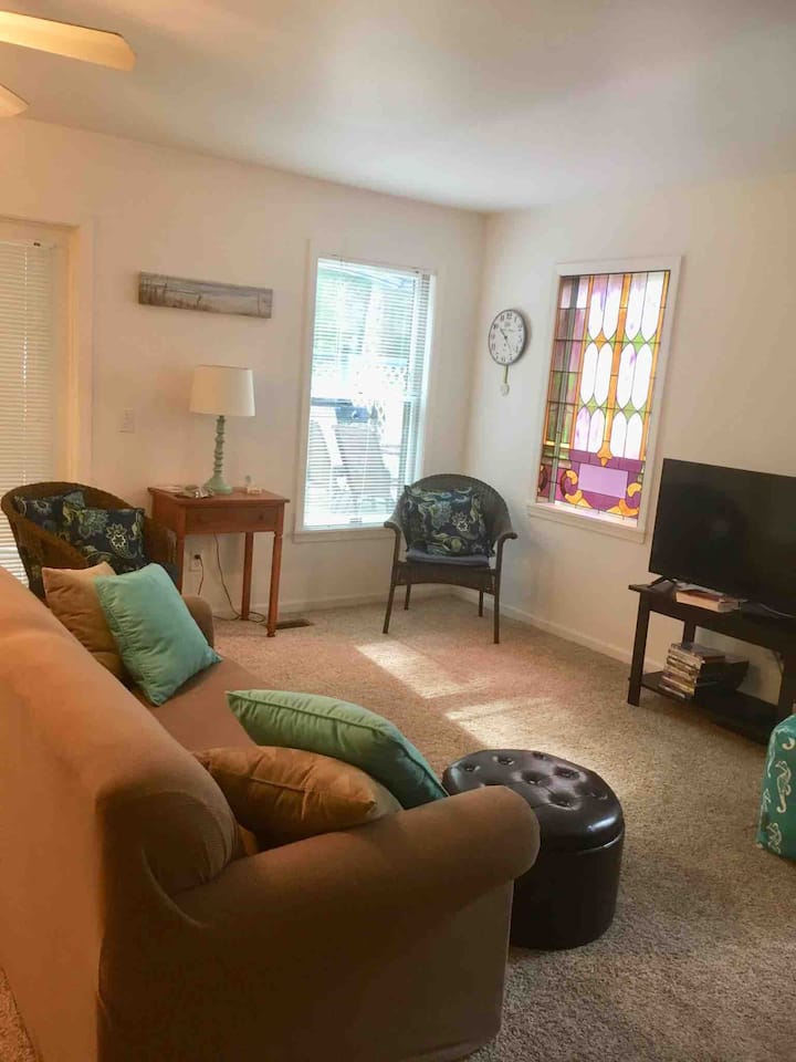 The Beach House Accessible Condo 
Near Beaches - Michigan