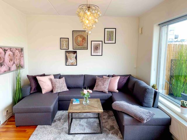 Top floor city center flat with free parking gallery image 2