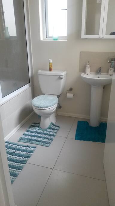 main bed bathroom