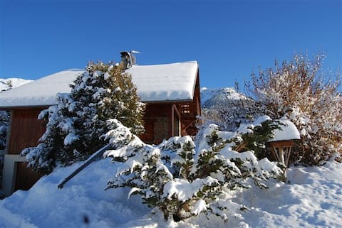 Chalet Les Castors, very warm, private pool