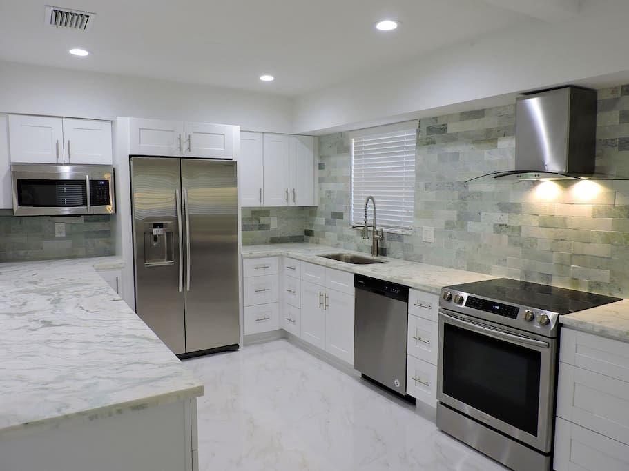 STUNNING ALL NEW KITCHEN WITH MARBLE COUNTER TOPS AND BACK SPLASHES