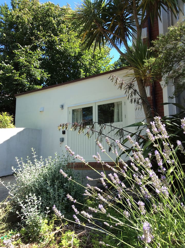 Boutique studio with free parking Flats for Rent in The City of