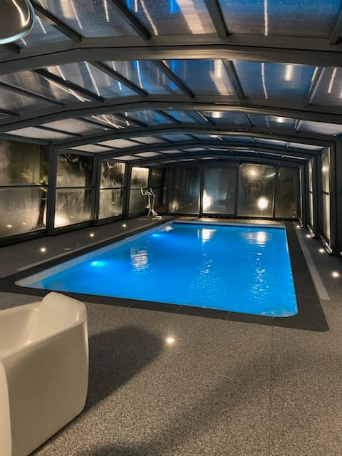 House with private pool and 6-PERSON HOT TUB