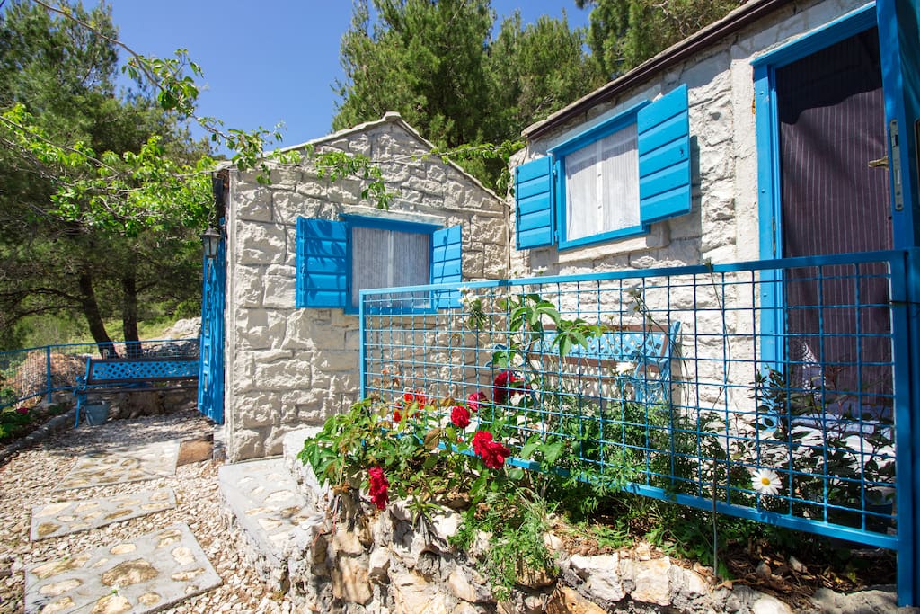 The sleeping houses have old, traditional Dalmatian architecture and ambiance.