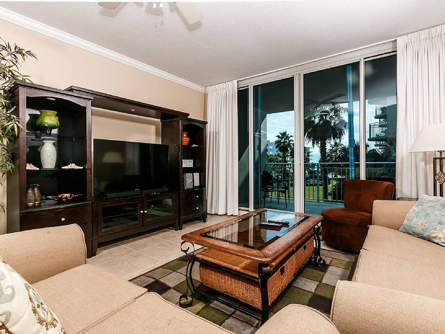 Living room w/50" TV, new sofas, Netflix, Pandora Radio, & Sound Bar!