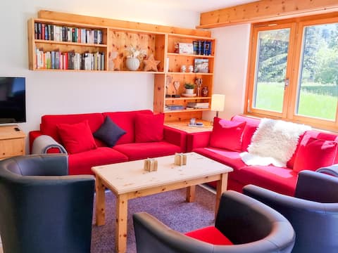 Popular Airbnb listing: Family-friendly.│ Quiet location.│ Terrace.│ View of nature in Pontresina