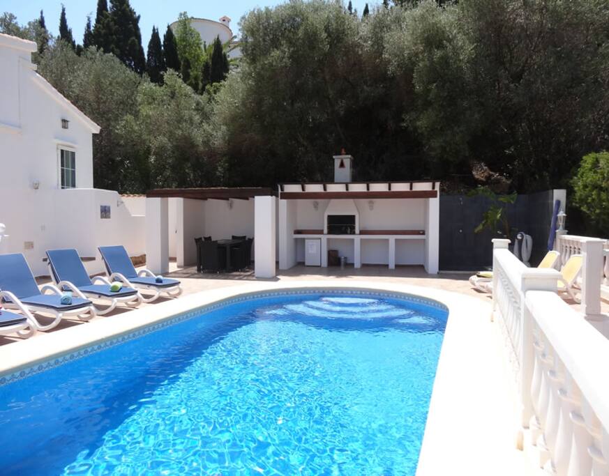 Villa with 8m x 4m pool
