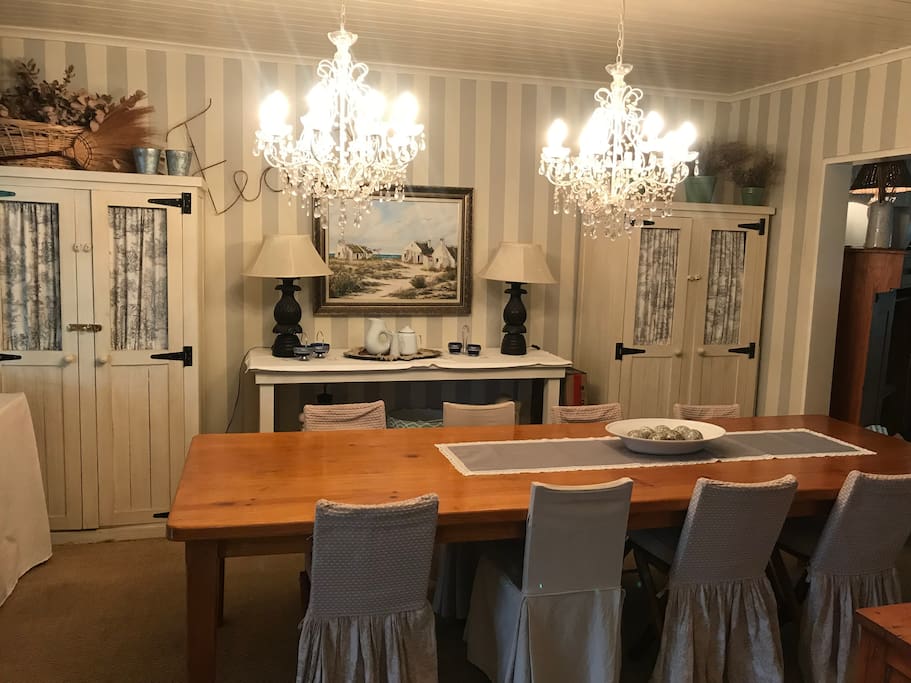 Dining room 8 seater