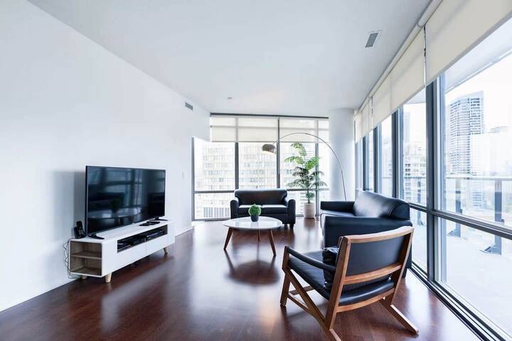 Gigantic 2 Bedroom 2 Bath w Terrace & FREE Parking gallery image 4