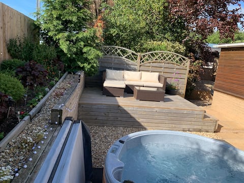 Cwm Cwtch Annex, with your own private hot tub