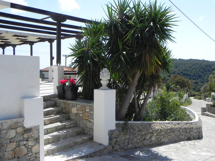 Villa Laura entry