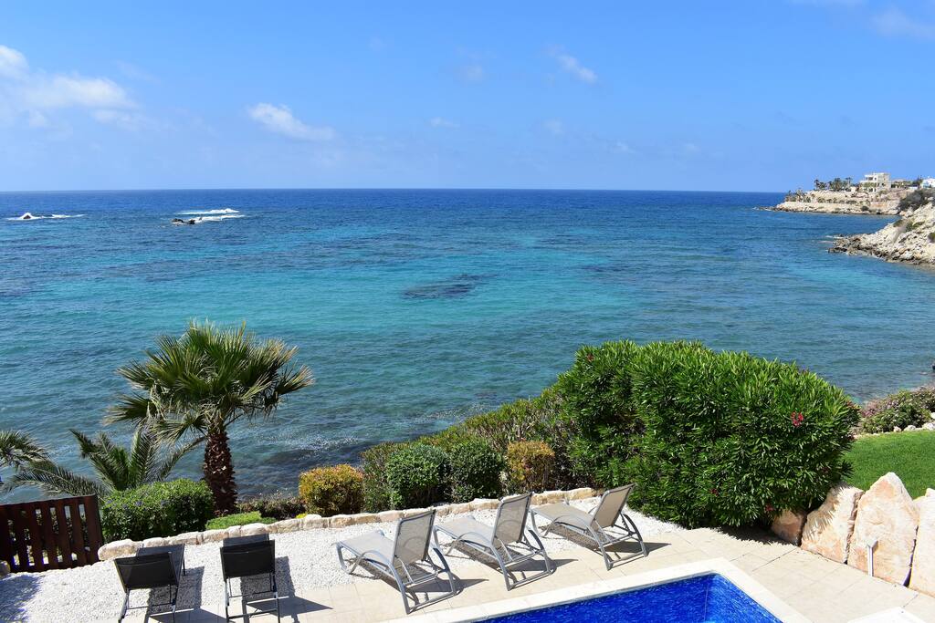 Back Garden & Pool
Area