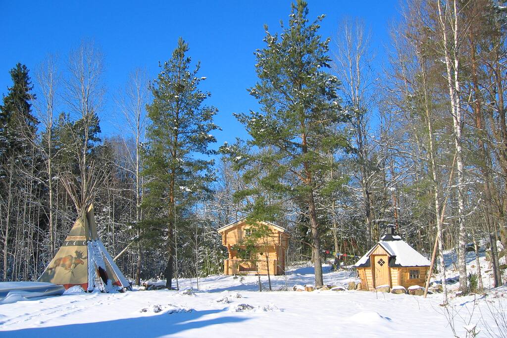 Die Härbret im Winter mit Grillhütte.