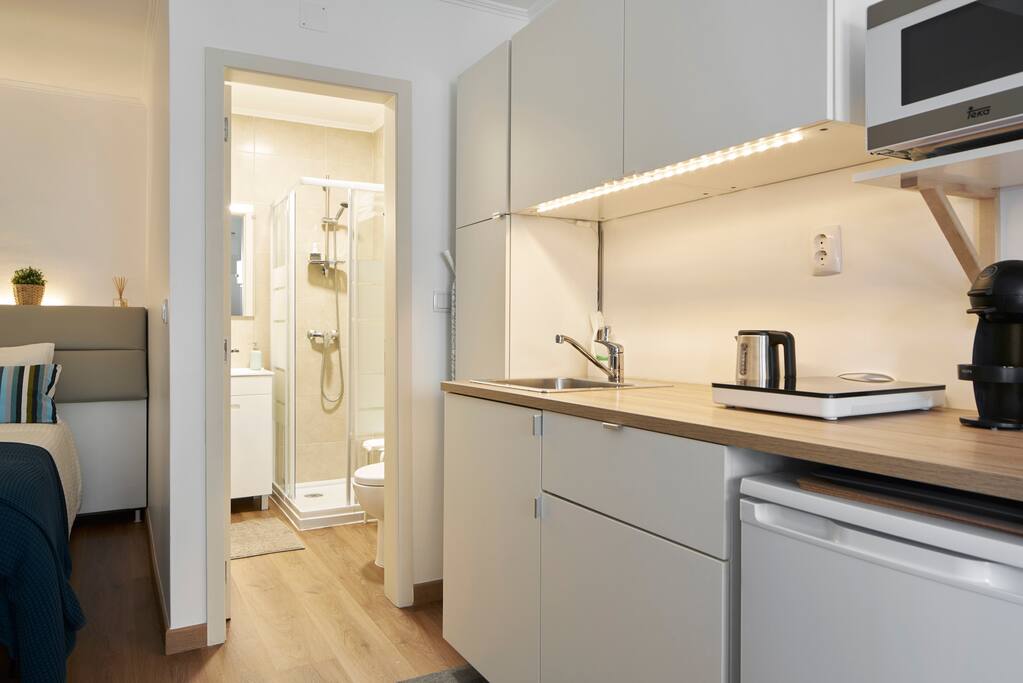 "A huge thanks to both Nick and Luisa for being so helpful and accommodating throughout my stay in Lisbon." ***** Nick Thomas