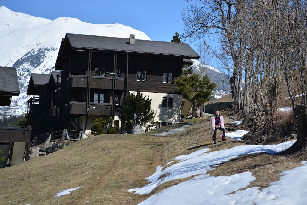 Blick auf den Oberweiler und die Duplex-Wohnung im 2.OG
