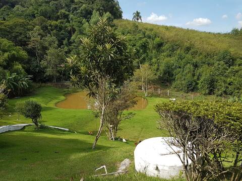 Linda Chácara! Lake, soccer field and pool!